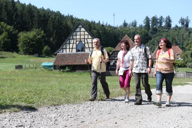 Wanderer vor der Alten Schäferei