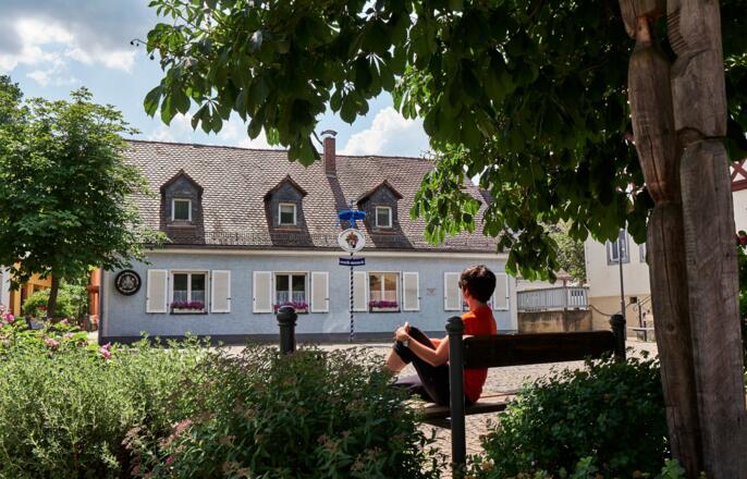 Rast auf dem Paradiesplatz in Weißenbrunn