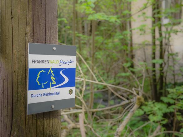 Markierungszeichen am Weg