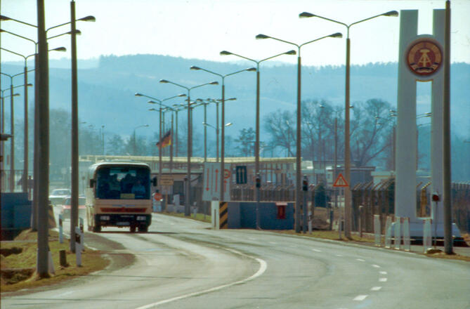 Kleiner Grenzverkehr BRD -DDR 1987 am ehemaligen Grenzübergang Teistungen