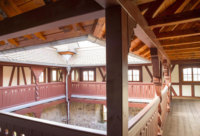 Burginnenhof | Burg Neuhaus-Schierschnitz