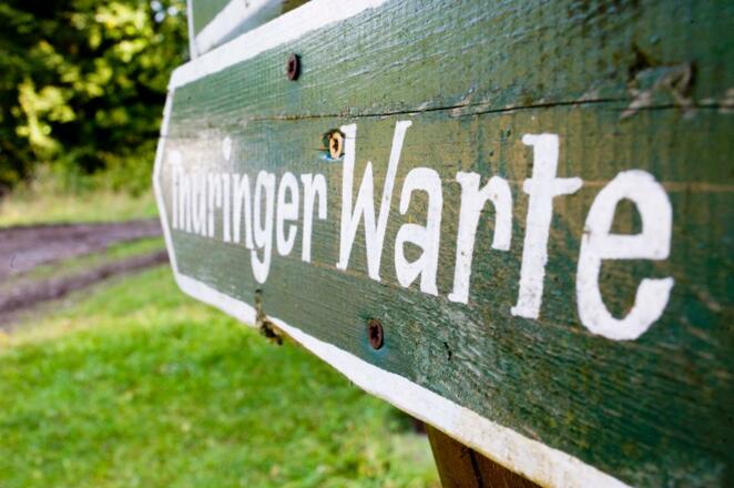 Wegweiser zur Thüringer &#039;Warte