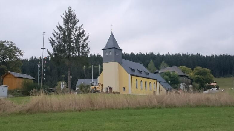 Kirche am Ausgangspunkt in der Mittleren &#039;Schnaid