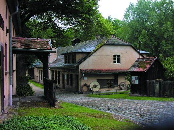 Eines der drei Museen der Stadt Roth, die der Museumsweg verbindet: Das Museum Historischer Eisenhammer Eckersmühlen