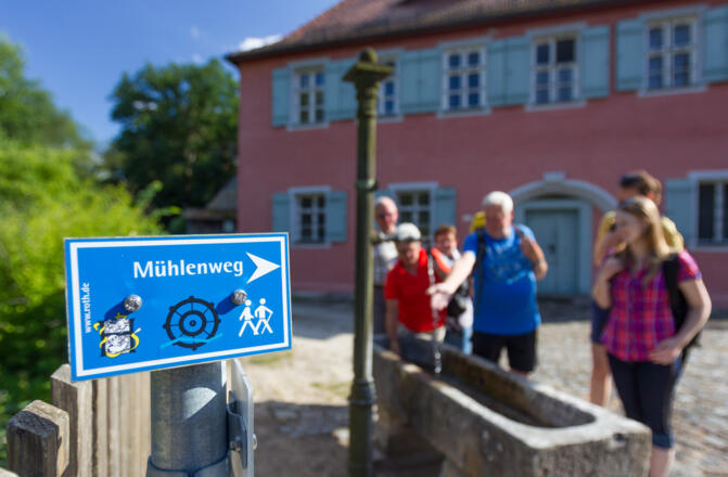 Der Historische Eisenhammer liegt direkt am Mühlenweg