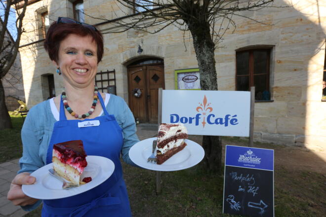Selbstgebackene Kuchen im Dorfcaf&amp;#233; Simonshofen