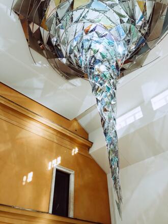 Glaswirbel im Foyer des Lenbachhauses