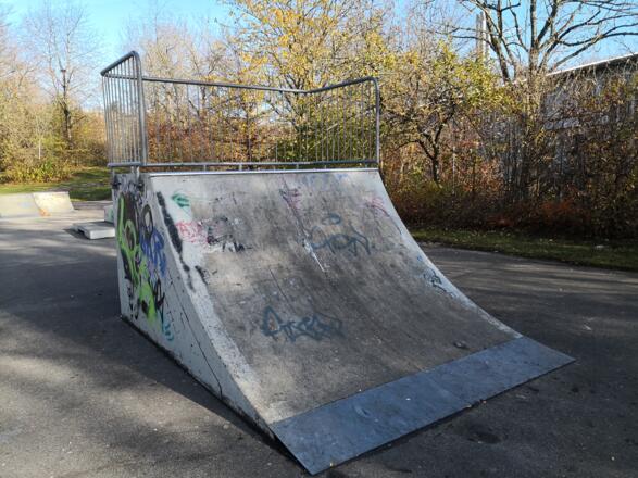 Quaterpipe mit Plattform