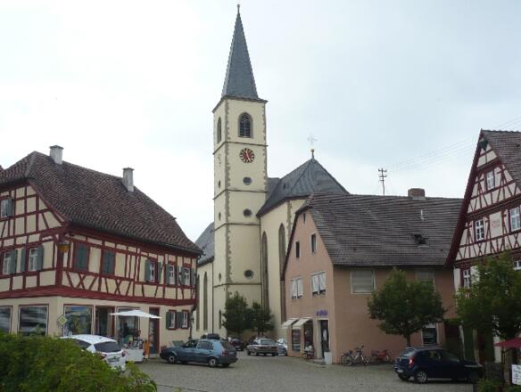 Der malerische Ortskern in Aub