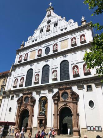 Die Fassade der Michaelskirche