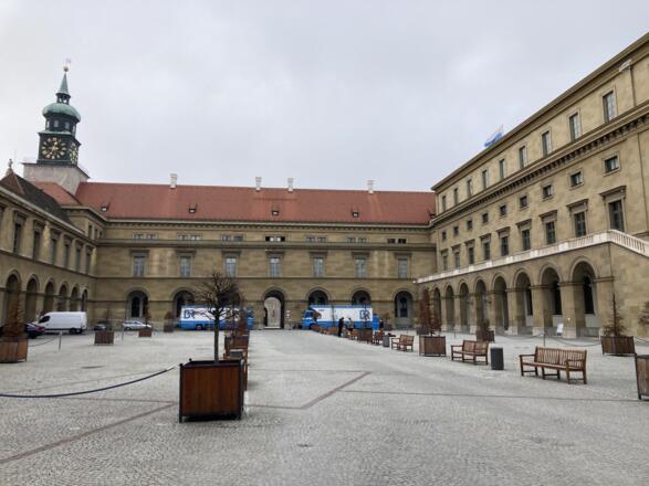Eingang zum Innenhof der Residenz