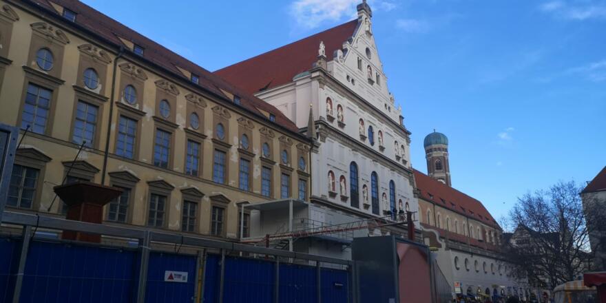 Richard-Strauss-Brunnen im Umbau