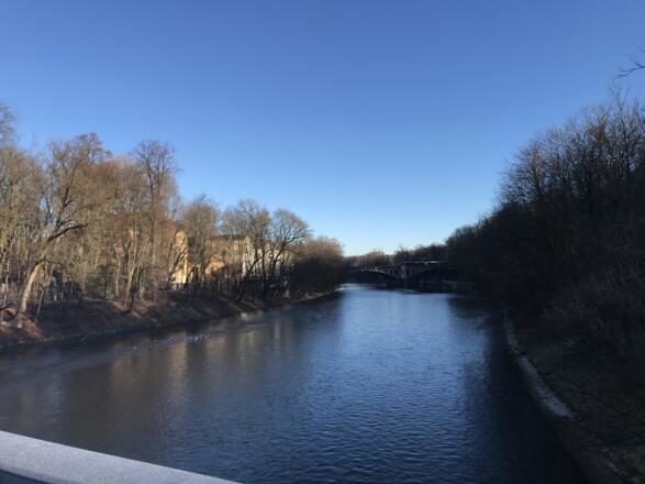 Blick von der Brücke auf die Isar