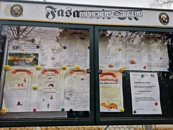 Schaukasten mit Menü der Gaststätte Fasaneriesee