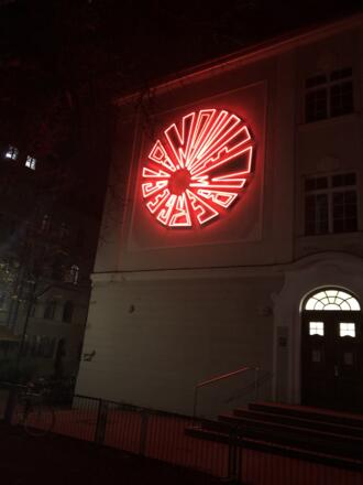 Georg-Elser-Denkmal beleuchtet