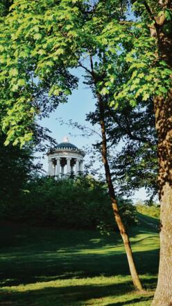 Monopteros im Englischen Garten im Sommer