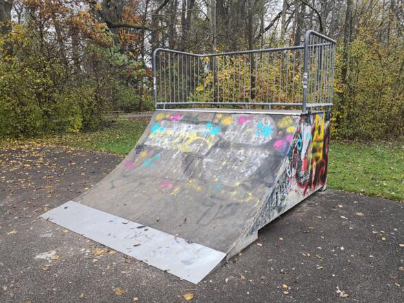 Quarter Pipe mit Plattform