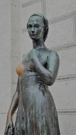 Julia Capulet Statue 