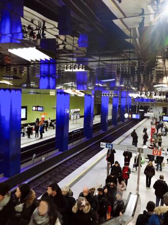 Moderner Look des U-Bahnhofs