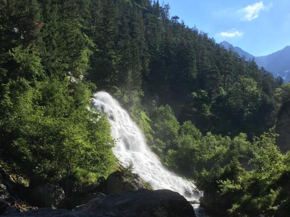 Blick zum Wasserfall