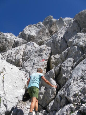 abdrängende Felsstufe am Einstieg
