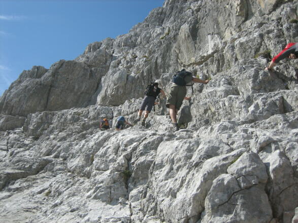 nach der Biwakschachtel ein Stück nach links und dann rechts in die Ausstiegskamine