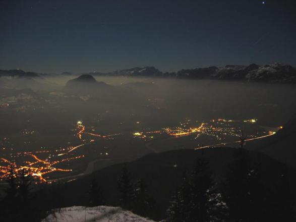 Sicht nach Hallein und Golling bei einer Nachtskitour