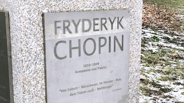 Fryderyk Chopin Denkmal - Sockel