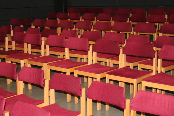 Bestuhlung des Tam-Ost Theaters.