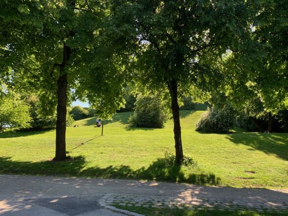 Fuß des Rosenhügels