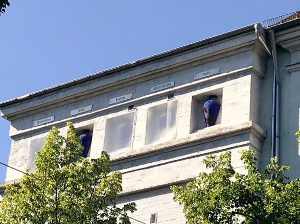 Detailaufnahme der Fassade des Kunstbunkers Tumulka
