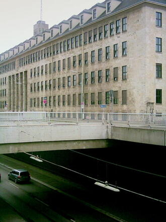 McGraw Kaserne über dem McGraw Graben