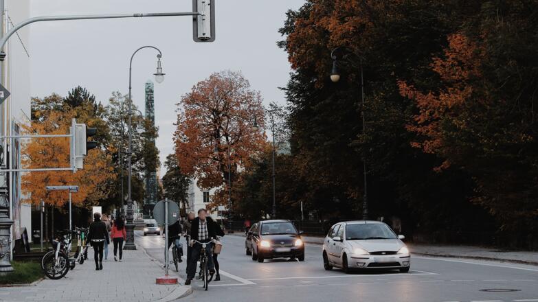 Blick auf die Brienner Straße vom Königsplatz