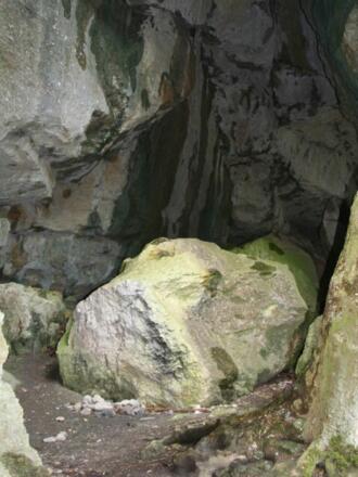Kastlhänghöhle zwischen Riedenburg und Essing im Altmühltal