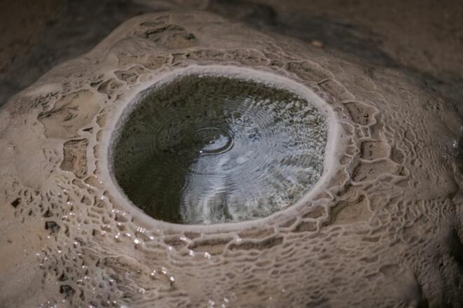 Becherstalagmit in der Tropfsteinhöhle Schulerloch in Essing