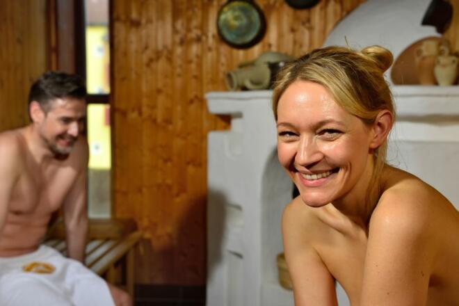 Saunieren im Nachbau eines Römer-Turms