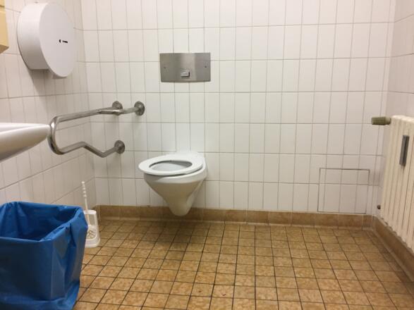 Öffentliches Rolli-WC Festplatz Fürstenfeldbruck