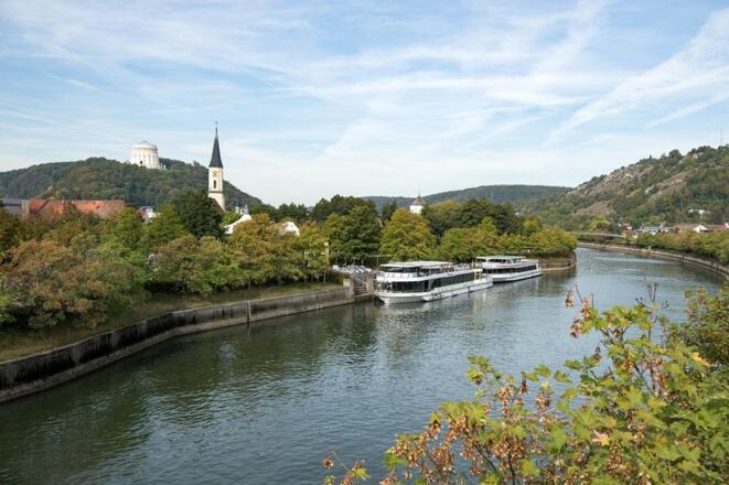 Schiffe an der Schiffsanlegestelle Altmühl in Kelheim