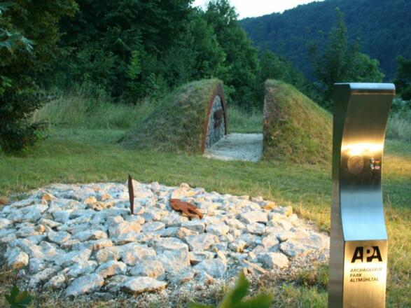 begehbarer Grabhügel und Hörpunkt in Riedenburg-Haidhof