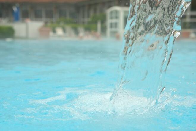 Mineral-Thermalwassers aus einer Tiefe von 498m - stresslindernd und entspannend.