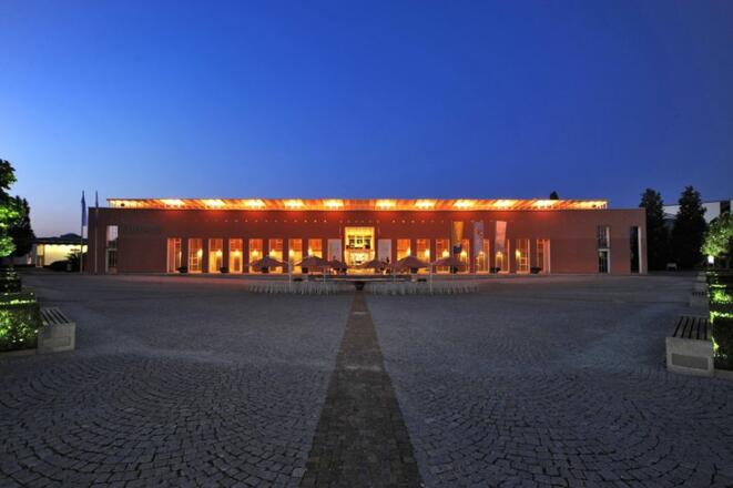 Ein Blickfang für Besucher - das Kurhaus im Stil eines römischen Landsitzes.