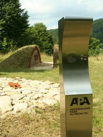 begehbarer Grabhügel und Hörpunkt in Riedenburg-Haidhof