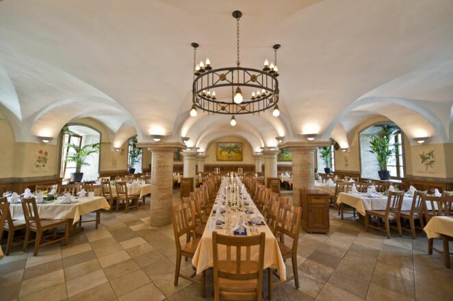 Saal in der Klosterschenke Weltenburg am Donaudurchbruch im Altmühltal