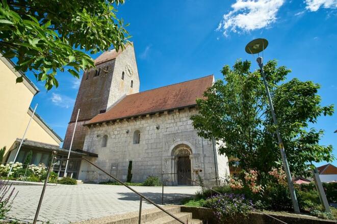 In der Kirche St. Andreas in Bad Gögging befindet sich das Römische Museum für Kur- und Badewesen.