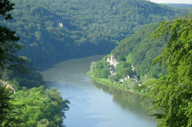 Blick ins Naturschutzgebiet Weltenburger Enge und zur Einsiedelei Klösterl