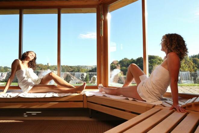 Panorama-Saunalandschaft der Kaiser-Therme in Bad Abbach