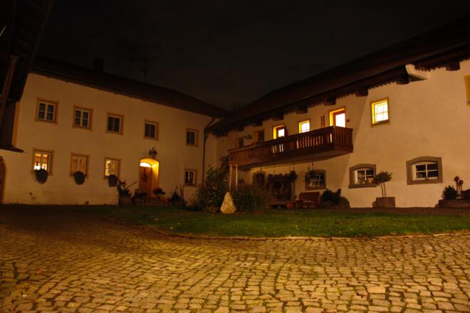 nächtlicher Innenhofzauber