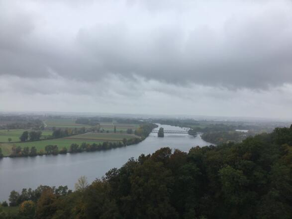 Schleifenroute - Blick auf die Donaulandschaft von Walhalla