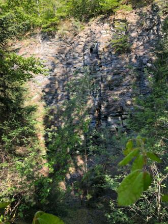 Schieferbruch beim Schiefertisch an den Schieferhalden Dürrenwaiderhammer
