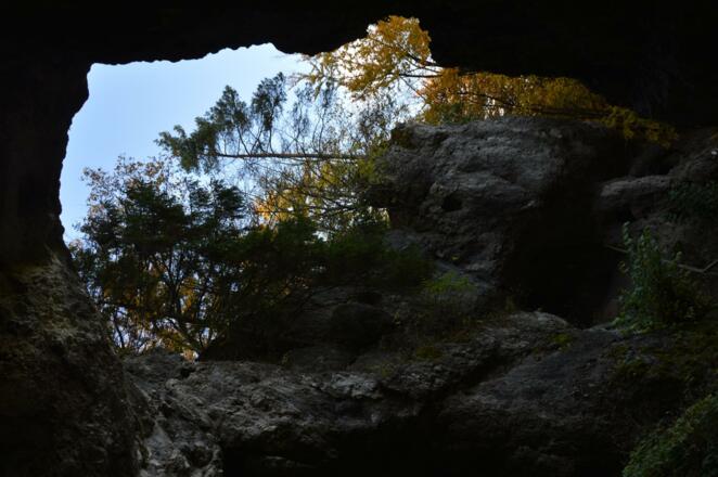 Neideckgrotte oberhalb der Burgruine Neideck im Wiesenttal